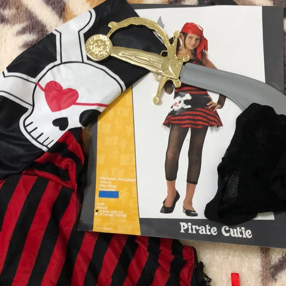 4 piece Teen Pirate Costume Pirate Cutie Girl's Halloween with Pirate Cutlass